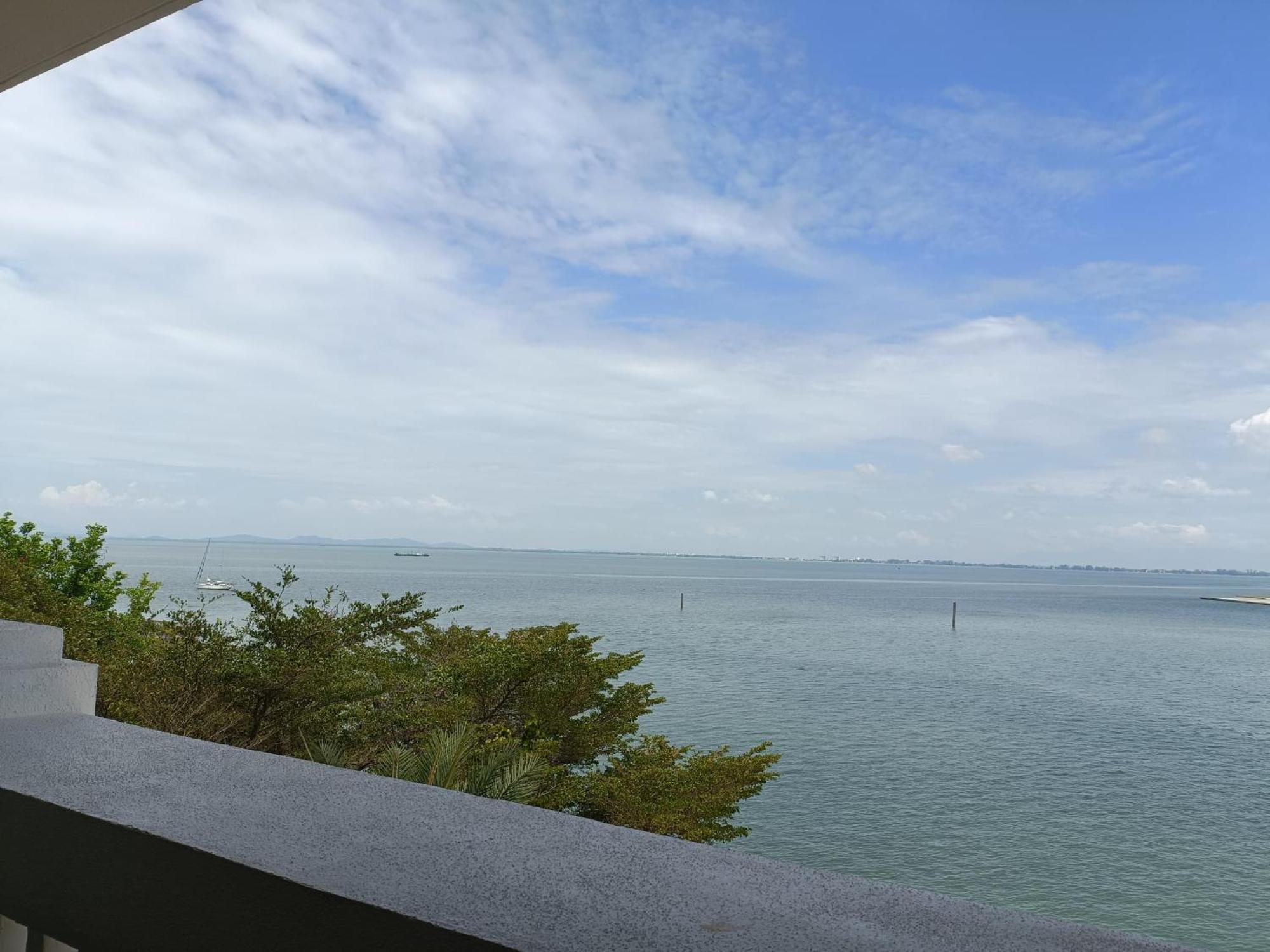 Straits Quay Marina Suites Penang By Aurorahomes Bagan Jermal Esterno foto